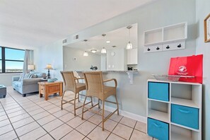 TV - BEACHFRONT, FAMILY FRIENDLY, CLOSE TO HANGOUT AND RESTAURANTS (Gulf Shores)
