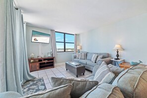 TV - BEACHFRONT, FAMILY FRIENDLY, CLOSE TO HANGOUT AND RESTAURANTS (Gulf Shores)