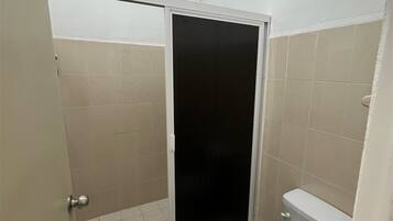 Basic Single Room | Bathroom