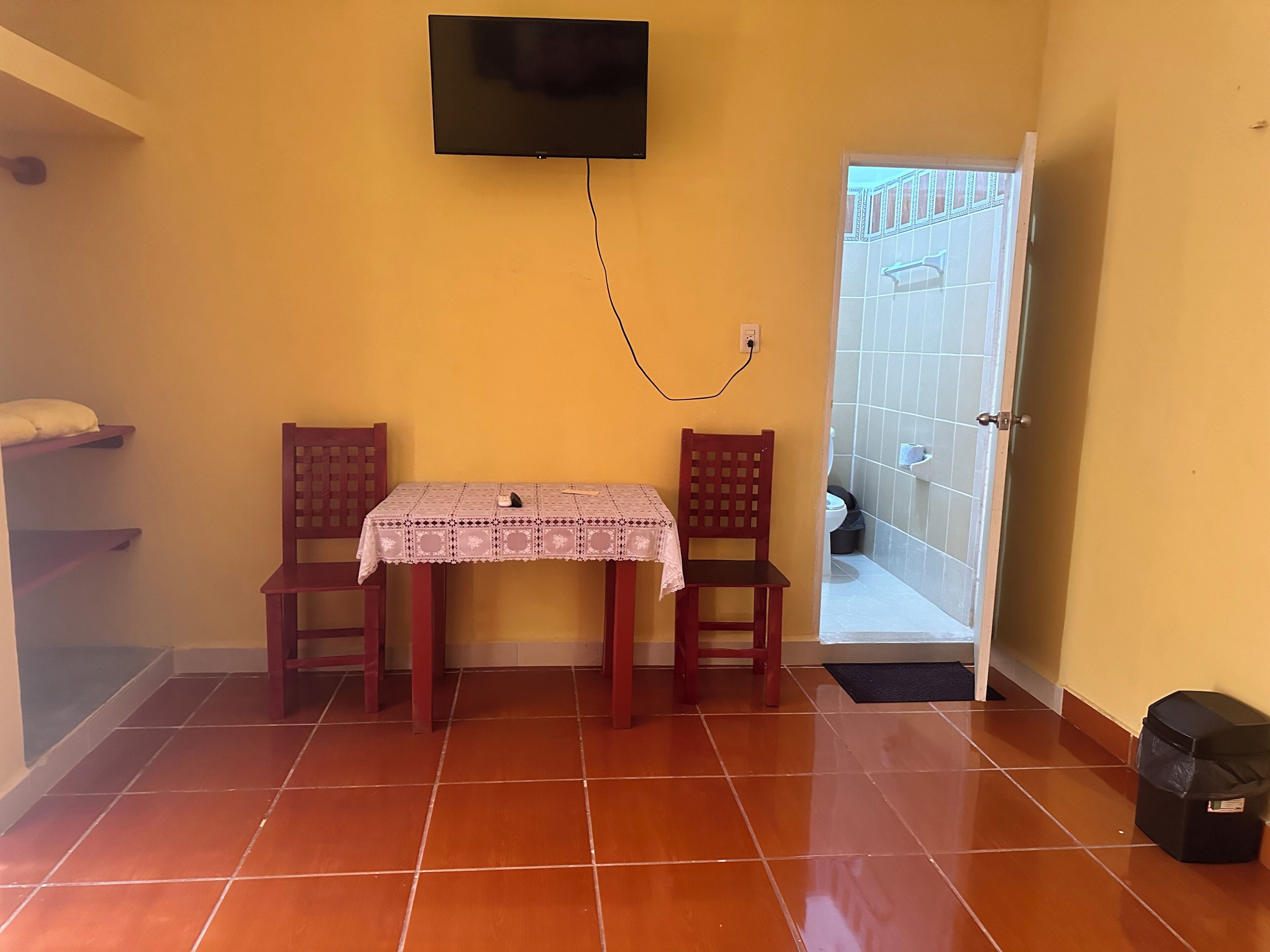 Bureau, Wi-Fi gratuit, draps fournis