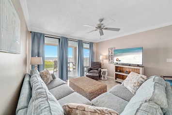 Welcome to Pelican Pointe 103!