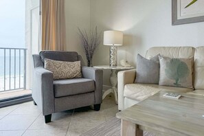TV - BEACHFRONT, FAMILY FRIENDLY, INDOOR/OUTDOOR POO (Orange Beach)