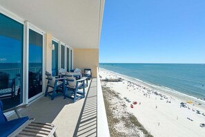 Outdoor dining - BEACHFRONT, FAMILY FRIENDLY, OUTDOOR POOL, CLOSE TO RESTAURANTS (Gulf Shores)