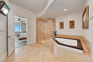 Shower, jetted bath, hair dryer, towels - LUXURY BEACHFRONT CONDO, PRIVATE HOT TUB ON BALCONY, TURQUOISE 705C (Orange Beach)