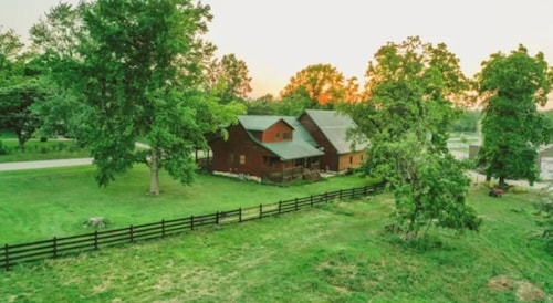 Ozark Retreat-a cozy cabin perfect for outdoor enthusiast or a place to relax. 