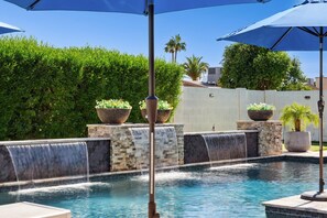 A heated pool - The Bridle is Right by PaseoHomesAZ *Heated Saltwater Pool* (Mesa)