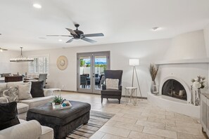 Smart TV, ping pong - The Bridle is Right by PaseoHomesAZ *Heated Saltwater Pool* (Mesa)