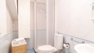 Doccia, asciugacapelli, bidet, asciugamani