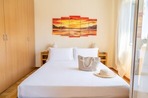 1 bedroom, iron/ironing board, bed sheets