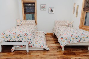3 bedrooms, desk, WiFi, bed sheets