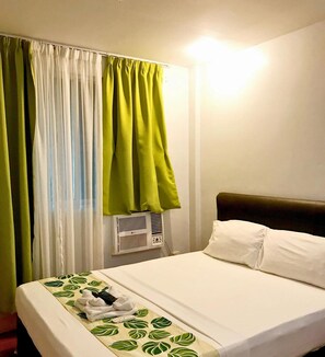 Standard Single Room | Free WiFi, bed sheets - Haeinsa Condotel (Quezon City)