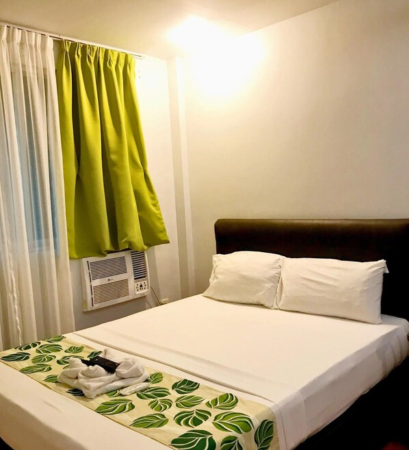 Standard Single Room | Free WiFi, bed sheets - Haeinsa Condotel (Quezon City)