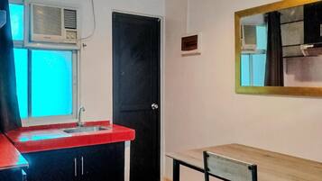 Triple Room | Living area | 32-inch TV with cable channels