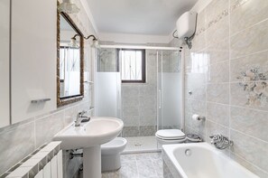 Ducha, secador de pelo, bidet