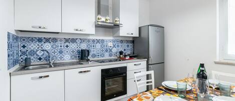 Oven, stovetop, dishwasher