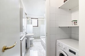 Ducha, secador de pelo, bidet