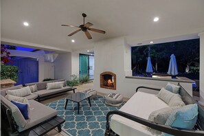 Terrace/patio - 'Blue Lotus Villa' Half Acre in The Mesa (Palm Springs)