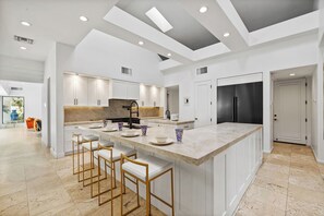 Fridge, microwave, oven, stovetop - 'Blue Lotus Villa' Half Acre in The Mesa (Palm Springs)