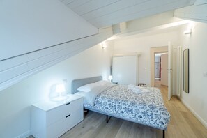 2 bedrooms, iron/ironing board, WiFi, bed sheets - A few steps from the Royal Palace, elegant apartment equipped with every comfort and ideal for hosting 6 people, located in a building in the city center, nearby there are all the main museum and recreational attractions of little Paris. Close to the O (Torino)