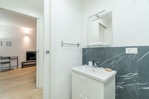 Douche, séchoir à cheveux, bidet