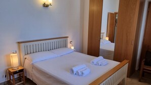 2 bedrooms, desk, travel crib, WiFi (free) - Villa Biriculi surrounded by nature (Dorgali)