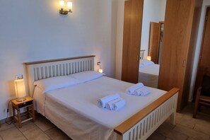 2 bedrooms, desk, travel cot, free WiFi - Villa Biriculi surrounded by nature (Dorgali)