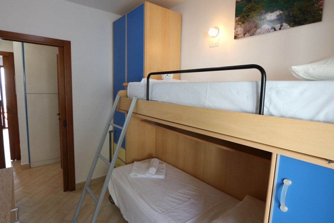 2 bedrooms, travel crib, free WiFi, bed sheets