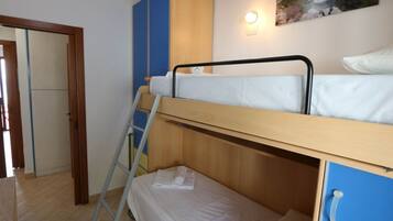2 bedrooms, travel crib, free WiFi, bed sheets