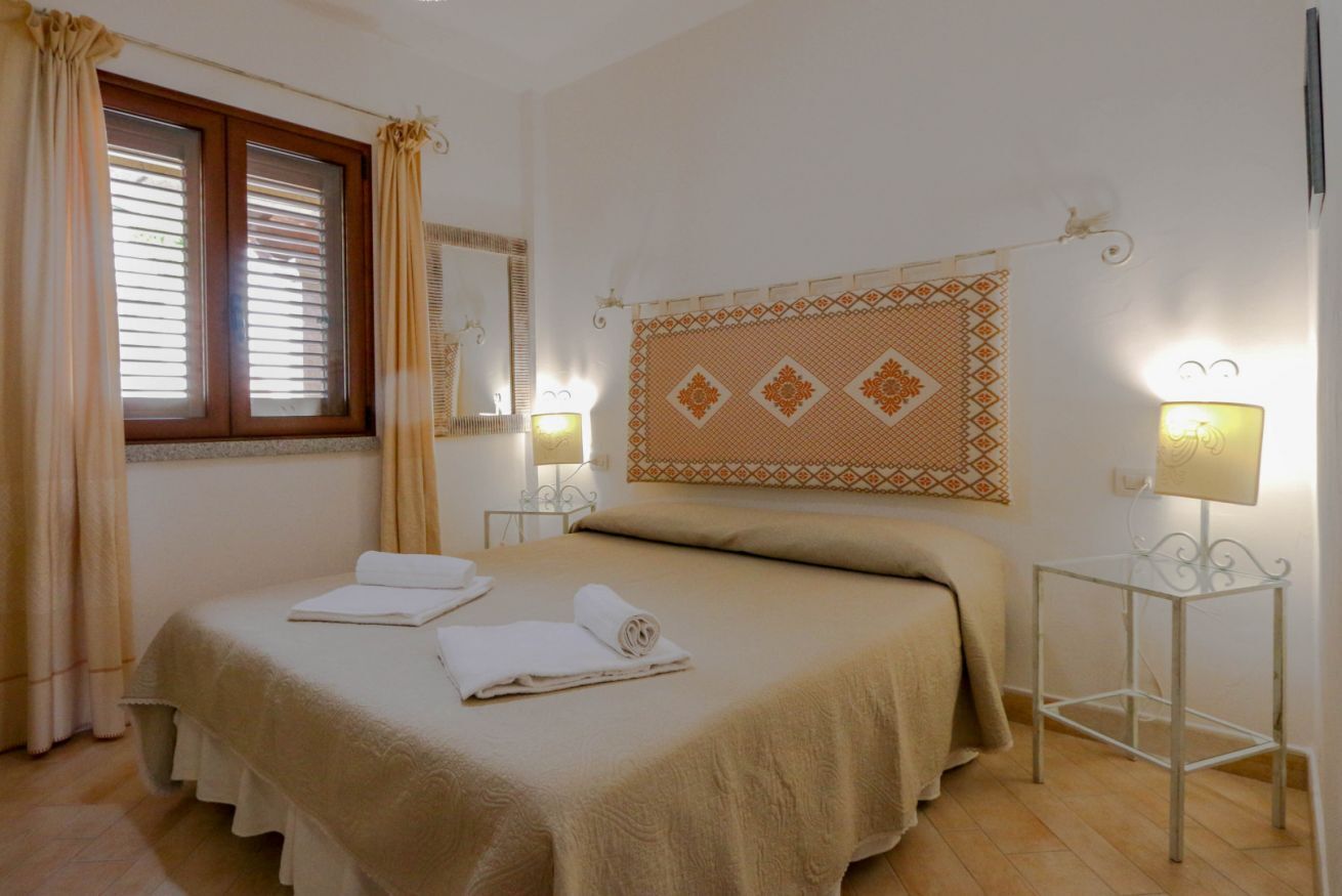 2 bedrooms, travel crib, free WiFi, bed sheets