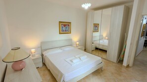 1 bedroom, bed sheets - Gigi's House with A/C and sea view (Cala Gonone)
