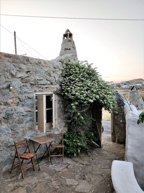 Rum - 1 sovrum - rökare - uteplats | Boendets ingång