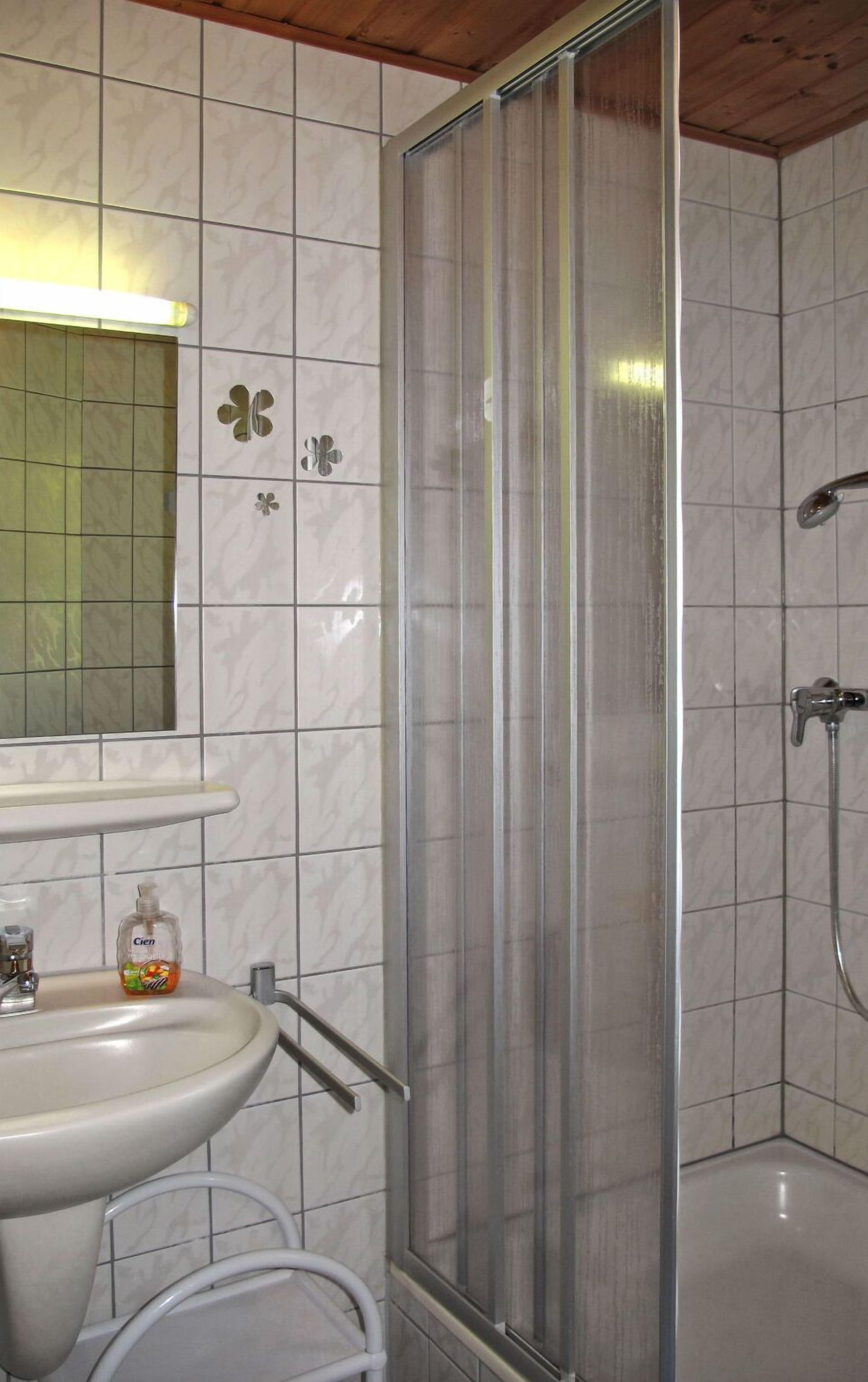Luminaire Plomberie, Miroir, Propriété, Évier, Robinet, Salle De Bains, Tete De Douche, Noir, Douche