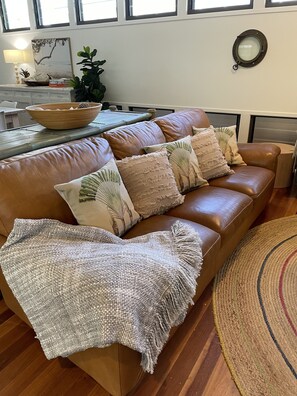 Smart TV - Coastal bliss, close to the beach! (Tweed)