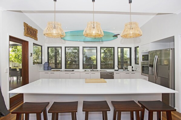Fridge, microwave, oven, stovetop - Coastal bliss, close to the beach! (Tweed)
