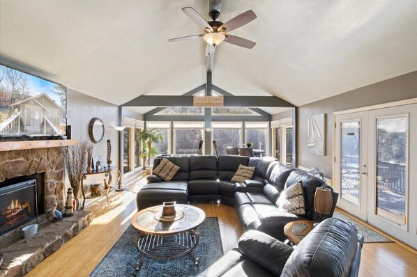 Smart TV, table football - Cozy Tan-Tar-A Vacation Home on Golf Course & Lake View (Osage Beach)