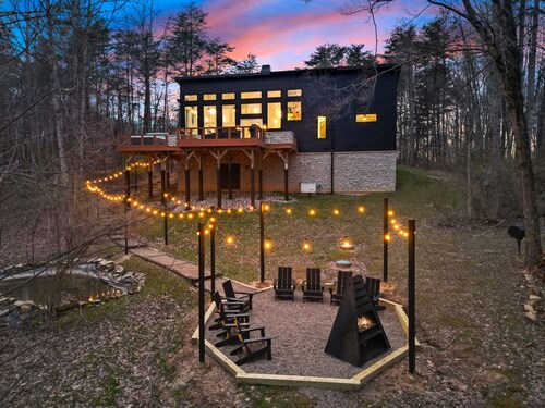The Fairchild Haus | 30 Acres, Sauna, EV Charger
