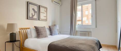 3 chambres, fer et planche à repasser, Wi-Fi, draps fournis