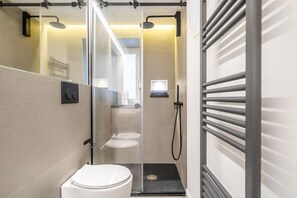 Appartamento, 2 camere da letto, patio | Bagno