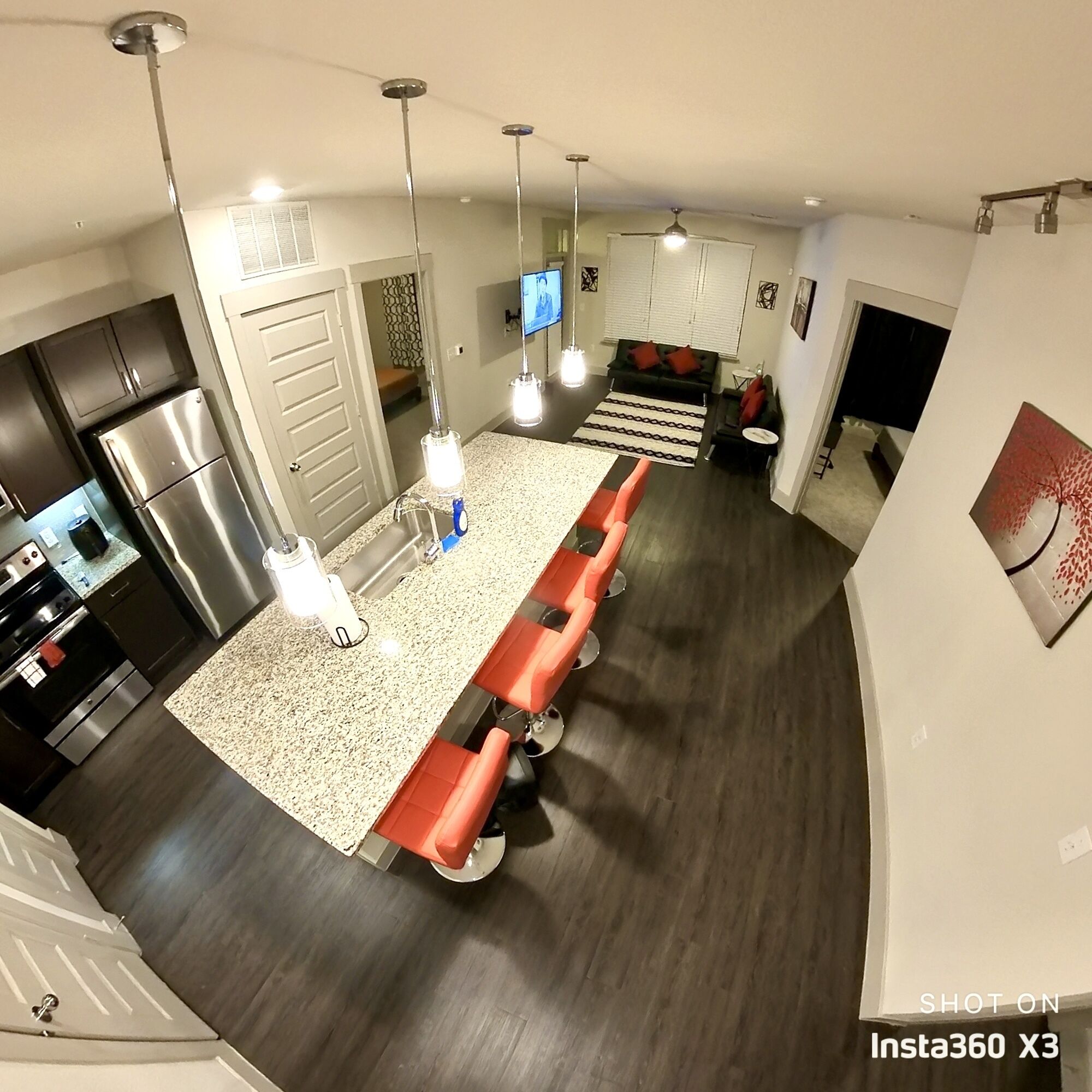 Modern, smart automation 2 bdrm 2 bthrm modern apartment near Westheimer area. 