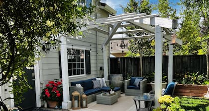 Modern Cozy 1-bedroom Detached Apartment with Private Parking, W/D, Fiber Wifi