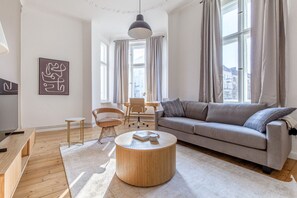 Télévision, chaîne hi-fi