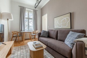 TV, stereo - Impeccable Friedrichshain 1BR, Fully Furnished & Equipped, by Blueground (Berlin)