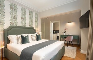 5 chambres, fer et planche à repasser, lit de bébé portatif