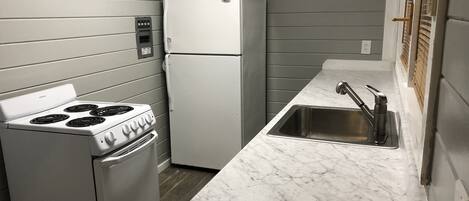 冰箱、炉灶、厨具/餐具