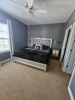 3 bedrooms, iron/ironing board, WiFi, bed sheets - Gated, quiet 3 bdrm 3 bath townhome at Sanford, Heathrow & Lake Mary junction. (Sanford)