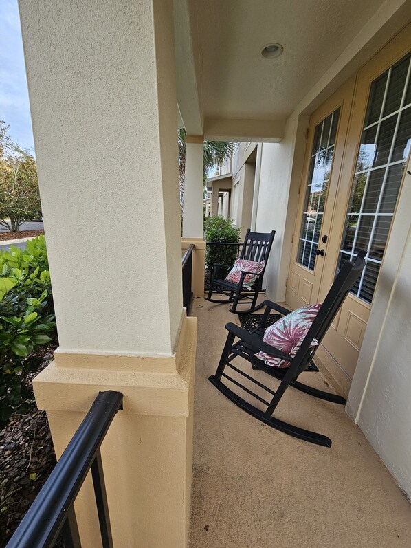 Terrace/patio - Gated, quiet 3 bdrm 3 bath townhome at Sanford, Heathrow & Lake Mary junction. (Sanford)