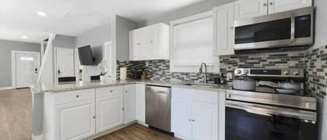 Réfrigérateur, four, plaque de cuisson