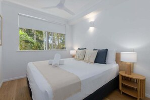 1 bedroom, iron/ironing board, free WiFi, bed sheets - Secluded 1 Bedroom Renovated Apartment in the heart of Port Douglas (Douglas)