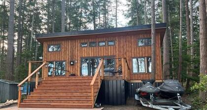 Modern Savary Island Cottage – Perfect Family Getaway & Kids’ Favorite!