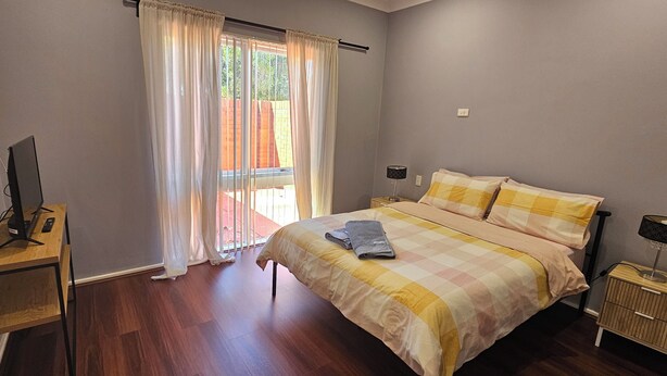 2 bedrooms, iron/ironing board, free WiFi - Quiet & Clean 2BR House Stay (Nollamara)